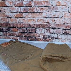 Levi's Slim Straight Jeans in Tan